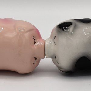 Kissing Passion Piggies Salt & Pepper Shakers – Cute Ceramic Magnetic Set, Perfect Gift Idea